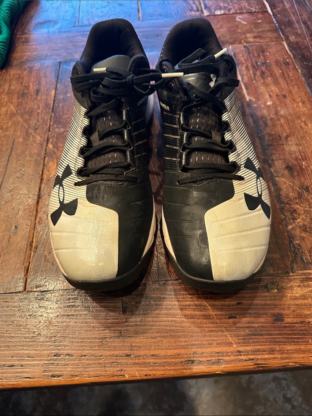 Under Armour Men’s Black and White Athletic Turf Cleats- Size 12.5